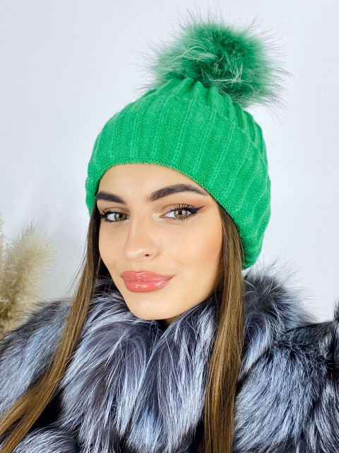 Dámska zelená zimná čiapka s brmbolcom ANEA