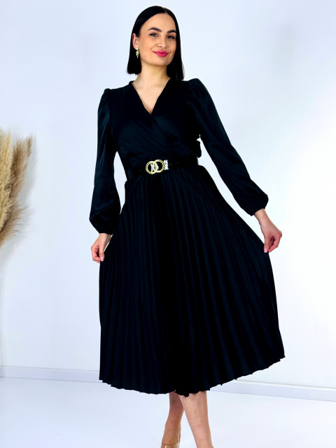 Dámske midi saténové spoločenské šaty s plisovanou sukňou a opaskom aj pre moletky - čierne