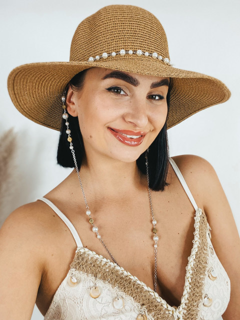 Dámsky hnedý slamený klobúk s perlami